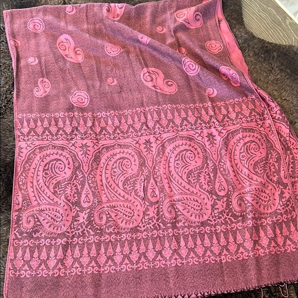 Elegant Pink Patterned Scarf - Picture 4 of 5